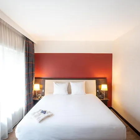 Mercure Centre מלון 4*