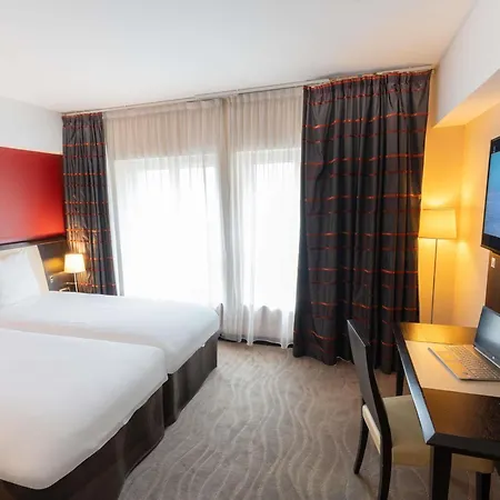勒芒中心美居酒店 酒店 4*