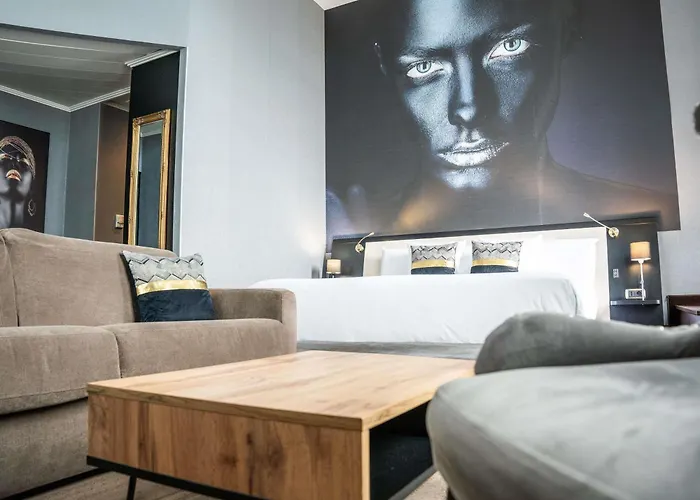 Mercure Centre 4* لو مان