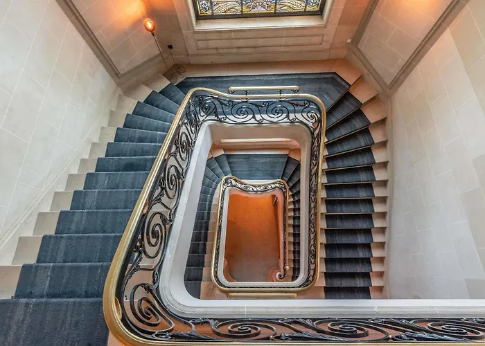 Mercure Centre 4* لو مان